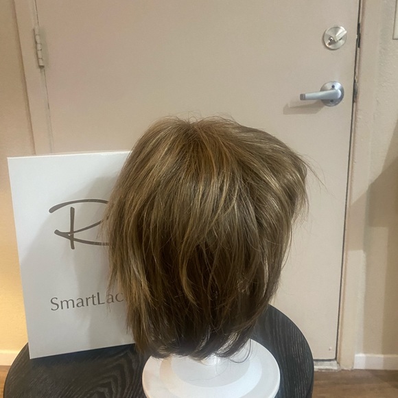 Jon Reneu Wig - Picture 4 of 8